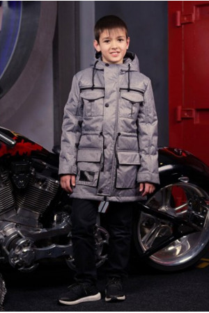 Демисезонная куртка для мальчика с накладными карманами 