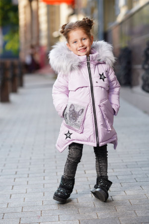 Зимняя куртка с пушистым капюшоном для девочек легкого розового цвета